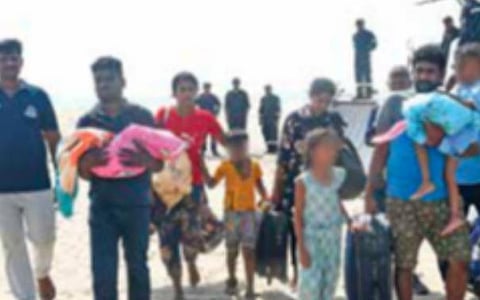 இலங்கையில் இருந்து 8 பேர் அகதிகளாக தனுஷ்கோடி வருகை