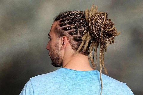 கார்ன்ரோ 9cornrows) ப்ரெய்டிங் எனப்படும் சிகை அலங்காரம் | பிரதிநிதித்துவ படம்
