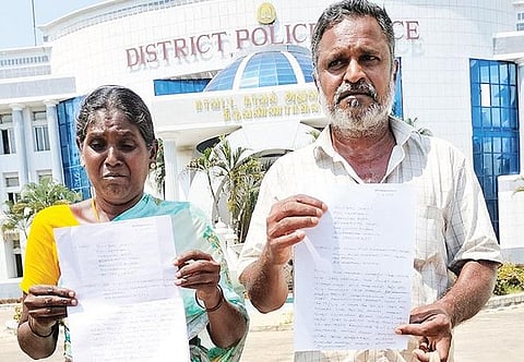 எஸ்பியிடம் மனு கொடுக்க வந்த கட்டிட மேஸ்திரி அய்யாதுரை.