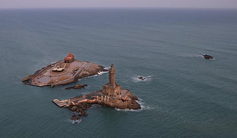 விவேகானந்தர் நினைவு மண்டபம் - திருவள்ளுவர் சிலை