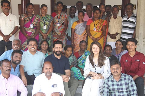 கீழடி தொல்லியல் அருங்காட்சியகத்தை பார்வையிட்ட நடிகர் சூர்யா குடும்பத்தினர்