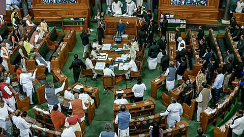நான்கு நாள் இடைவெளிக்குப் பின்னர் கூடிய நாடாளுமன்றம்: இரு அவைகளும் ஒத்திவைப்பு