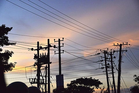 தினசரி மின் பயன்பாடு 18,252 மெகாவாட்டாக உயர்வு - தமிழகத்தில் புதிய உச்சத்தை தொட்டது