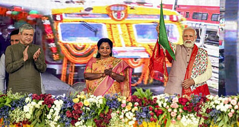 “தெலங்கானாவில் தவறான நிர்வாகத்துக்கும் ஊழலுக்கும் குடும்ப ஆட்சியே காரணம்” - பிரதமர் மோடி பேச்சு