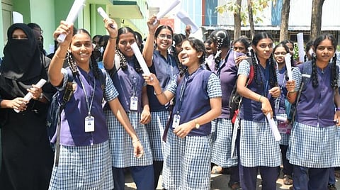 பிளஸ் 2 கணித தேர்வில் தவறான கேள்விக்கு கருணை மதிப்பெண் - தேர்வுத் துறை அறிவிப்பு