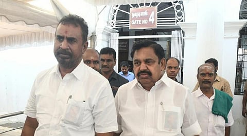 எதிர்க்கட்சி துணைத்தலைவர் இருக்கை விவகாரம் - சட்டப்பேரவையில் இருந்து அதிமுக வெளிநடப்பு