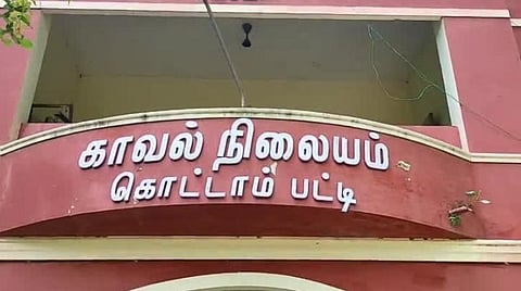 மேலூர் அருகே போலீஸ் போல நடித்து தொழிலதிபரிடம் ரூ.50 லட்சம் பறிப்பு