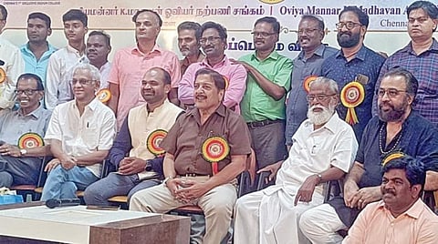 ஓவியர்கள் ‘ஓவிய மன்னர்’ கே.மாதவன், ‘ராஜபாட்டை’ ஆர்.மாதவன், ஆர்.நடராஜன் ஆகியோருக்கு சென்னையில் நூற்றாண்டு விழா நடந்து வருகிறது. இதற்கான விழாவில் நடிகர் சிவக்குமார் ஓவியர்கள் டிராட்ஸ்கி மருது, ஜெயராஜ், ராமு, மாருதி, மணியம் செல்வன், ஷியாம், நடிகர் பொன்வண்ணன், தொழிலதிபர் யு.கருணாகரன், டாட் ஸ்கூல் ஆஃப் டிசைன் நிறுவனர் ஆர். ராம்நாத் உள்ளிட்டோர் பங்கேற்றனர்.