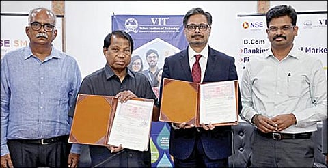 தேசிய பங்குச் சந்தையுடன் இணைந்து விஐடி பல்கலைக்கழகத்தில் புதிய பி.காம். படிப்பு அறிமுகம் செய்வதற்கான புரிந்துணர்வு ஒப்பந்தம் மேற்கொள்ளப்பட்டது. இதில், விஐடி வேந்தர் கோ.விசுவநாதன், தேசிய பங்குச்சந்தை அமைப்பின் தலைமை செயல் அதிகாரி அபிலாஷ் மிஸ்ரா, விஐடி துணைத் தலைவர் ஜி.வி.செல்வம் ஆகியோர் உள்ளனர்.