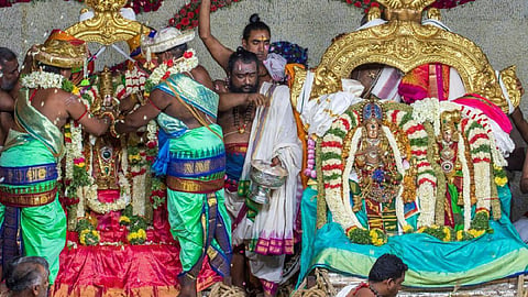 மீனாட்சி திருக்கல்யாணத்தில் இணையம் மூலம் வெளியூர், வெளிநாடு பக்தர்கள் மொய் காணிக்கை செலுத்த வசதி