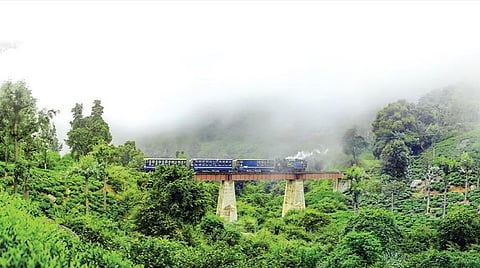 நீல மலையின் நீல ரயில்