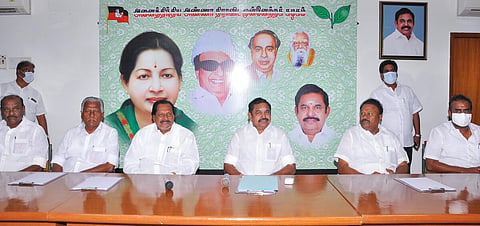 அதிமுக அவசர செயற்குழு இன்று கூடுகிறது - கர்நாடக தேர்தல் தொடர்பாக விவாதிக்க வாய்ப்பு