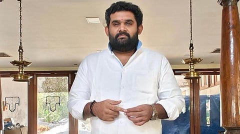 கட்சித் தலைவர் எப்படி இருக்க வேண்டுமென புது இலக்கணம் வகுத்தவர் அண்ணாமலை: அதிமுக விமர்சனத்துக்கு பாஜக நிர்வாகி பதில்