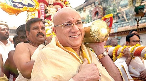 குபேர லட்சுமியை பல்லக்கில் தூக்கிச் செல்லும் லலிதா ஜுவல்லரி நிறுவனர்; வீடியோ வைரல்: அட்சய திரிதியைக்கு சிறப்பு சலுகைகள் அறிவிப்பு