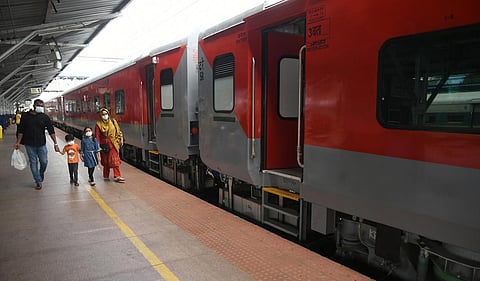 பாலம் பராமரிப்பு பணி - தமிழக தென் மாவட்ட ரயில் சேவையில் மாற்றம்