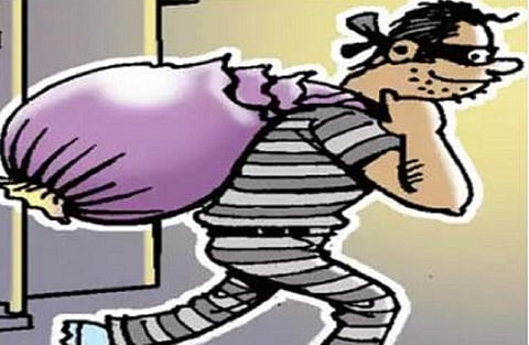 பெரியகுளம் அருகே புதையல் எடுப்பதாக கூறி ரூ.1.40 லட்சம் திருட்டு