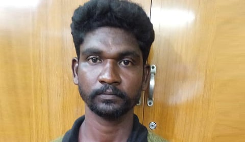பல்லடம் அருகே காவலர் என்று கூறி இளம்பெண் கடத்தல் வழக்கில் கைது செய்யப்பட்ட கணேசன்.