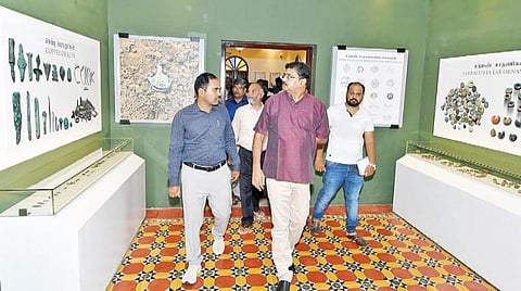 கீழடி அகழ் வைப்பகத்தில் கியூஆர் கோடு மூலம் டிக்கெட் எடுக்கும் முறை: உதயச்சந்திரன் தகவல்