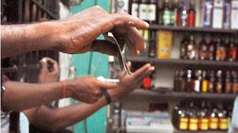 மதுரை மாவட்டத்தில் 5 நாட்கள் மதுபான கடைகளை மூட கோரி ஆட்சியரிடம் பாஜக மனு