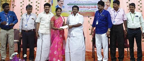 தமிழ், ஆங்கிலம் பாடங்களில் முதலிடம் பெறுபவர்களுக்கு தங்கப் பதக்கம்: கும்பகோணம் எம்எல்ஏ