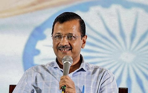 டெல்லியில் 13 லட்சம் தொழிலாளர்களுக்கு காப்பீடு, இலவசப் பேருந்து வசதி: முதல்வர் கேஜ்ரிவால் உத்தரவு