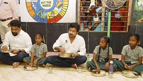 காலை உணவுத் திட்டத்தை ஆய்வு செய்த உதயநிதி ஸ்டாலின்