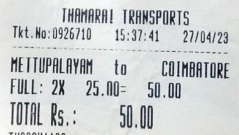 மேட்டுப்பாளையம் - கோவை புதிய பேருந்து நிலையம் இடையே ரூ.20-க்கு பதில் ரூ.22 பெறும் அரசு பேருந்து பயணச்சீட்டு. (அடுத்த படம்) மேட்டுப்பாளையம்-காந்திபுரம் இடையே ரூ.23-க்கு பதில் ரூ.25 பெற்றதற்கான தனியார் பேருந்து டிக்கெட்.
