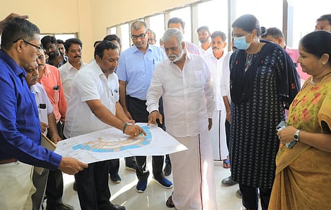 பேருந்து நிலையத்தை ஆய்வு செய்த அமைச்சர் சேகர் பாபு