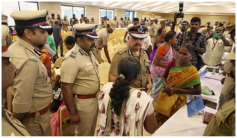 பொதுமக்கள் குறைதீர்க்கும் கூட்டத்தில் பங்கேற்ற கூடுதல் டிஜிபி சங்கர் | படம்: நா. தங்கரத்தினம்
