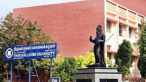 திருவள்ளுவர் பல்கலை. பட்டமளிப்பு விழா அனுமதிக்கு ஆளுநர் மாளிகை தாமதத்தால் மாணவர்கள் கடும் பாதிப்பு