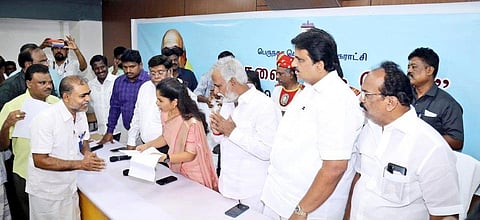 மனுக்களை பெயர் மேயர் பிரியா