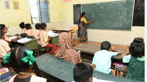 அரசுப் பள்ளி ஆசிரியர்களுக்கு மே 8-ம் தேதி முதல் பொது மாறுதல் கலந்தாய்வு - திருத்தப்பட்ட கால அட்டவணை வெளியீடு