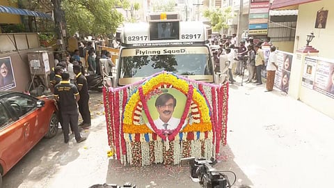 நடிகர் மனோபாலா உடல் தகனம்
