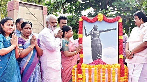 மெரினா கடற்கரையில் அமைந்துள்ள கண்ணகி சிலைக்கு அமைச்சர்கள் பி.கீதா ஜீவன், பி.கே.சேகர் பாபு, என்.கயல்விழி செல்வராஜ், சென்னை மேயர் ஆர்.பிரியா, துணை மேயர் மு.மகேஷ்குமார் ஆகியோர் மலர்தூவி மரியாதை செலுத்தினர்.