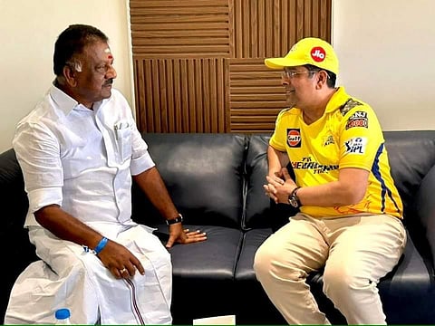 சபரீசன் உடன் ஓபிஎஸ் சந்திப்பு - வைரலாகும் புகைப்படங்கள்