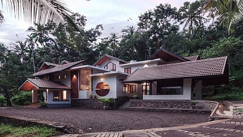 வெளிநாடுகளில் குடும்பங்களாக குடியேறியதால் கேரளாவில் நூற்றுக்கணக்கான பங்களாக்கள் காலி: விற்க தயாராக இருந்தும் வாங்க ஆளில்லை