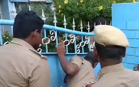 ‘கரோனா பரவுவதால் வெளியில் வரமாட்டோம்’ - 2 ஆண்டுகளாக வீட்டுக்குள் முடங்கிய குடும்பத்தினர்