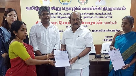 சிட்கோ தொழிற்பேட்டை ஒதுக்கீட்டுதாரர்கள் 208 பேருக்கு தொழில் மனைப் பட்டா: அமைச்சர் தா.மோ.அன்பரசன் வழங்கினார்