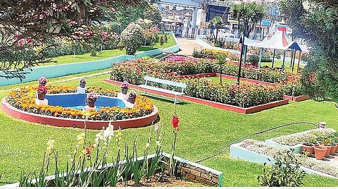 உதகை ரயில் நிலைய பூங்கா சீரமைப்பு: சுற்றுலா பயணிகளை அனுமதிக்க கோரிக்கை