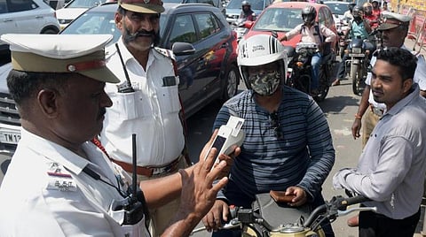 மின்னணு முறையில் போக்குவரத்து விதிமீறல் கண்காணிப்பு; வாகன உரிமையாளர் தவறிழைக்காவிட்டால் ஆதாரம் சமர்ப்பிக்க வாய்ப்பு: தமிழக அரசு உத்தரவு
