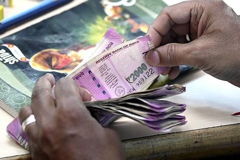 ஏன் இந்த ‘இரண்டாம் பணமதிப்பிழப்பு’? - கார்கே, கபில் சிபல், மஹூவா மொய்த்ரா சரமாரி கேள்வி