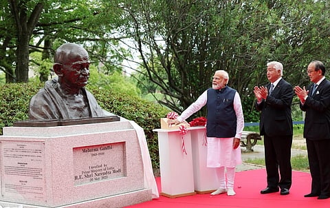 ஹிரோஷிமாவில் மகாத்மா காந்தியின் மார்பளவு சிலையைத் திறந்துவைத்த பிரதமர் மோடி