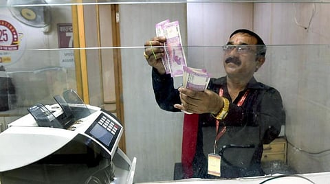 ரூ.2,000 நோட்டு திரும்பப் பெறும் அறிவிப்பு - மத்திய அரசுக்கு எதிர்க்கட்சிகள் கண்டனம்