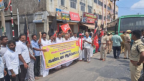 சிதம்பரம் வண்டிகேட் பகுதியில் இந்திய கம்யூனிஸ்ட் கட்சியினர் ஆர்ப்பாட்டத்தில் ஈடுபட்டனர்