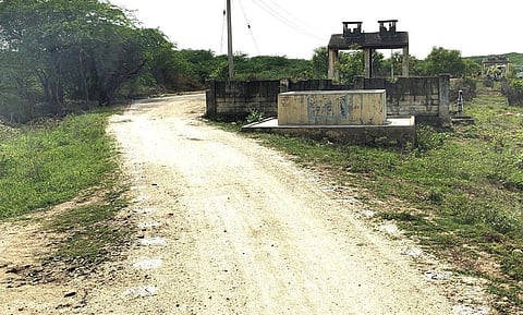 வெம்பக்கோட்டை தொல்பொருள் கண்காட்சியை பார்வையிட சாலை வசதி இல்லாததால் மாணவர்கள், பொதுமக்கள் தவிப்பு