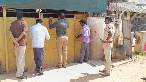 ராஜபாளையத்தில் அனுமதியின்றி செயல்பட்ட 11 பார்களுக்கு சீல்