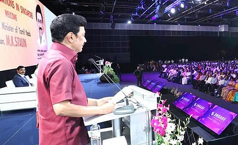 சிங்கப்பூரில் சிங்கப்பூர் தமிழ்ச்சங்களுடன் இணைந்து நடைபெற்ற தமிழ் கலை பண்பாட்டு நிகழ்ச்சியில் உரையாற்றும் முதல்வர் மு.க.ஸ்டாலின்