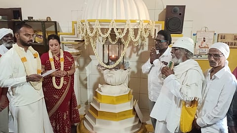 அல்ஜீரிய பெண்ணை காதலித்து வள்ளலார் சன்மார்க்க முறையில் மணந்த புதுச்சேரி கணினி பொறியாளர்