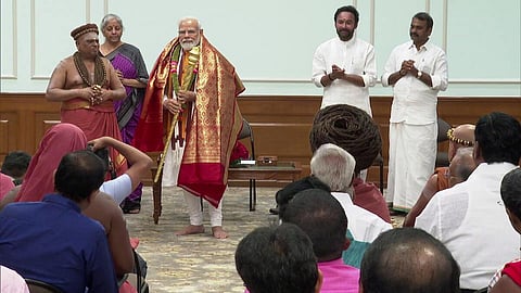 ‘இந்திய பாரம்பரியத்தின் சின்னம் செங்கோல்’ - ஆதீனங்களிடம் ஆசிபெற்ற பிரதமர் மோடி பேச்சு