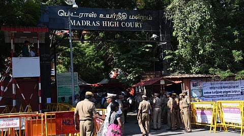வருமான வரித் துறையினர்மீது தாக்குதல் | சிபிஐ விசாரணை கோரிய வழக்கை ஏற்க உயர் நீதிமன்றம் மறுப்பு